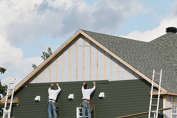 Professional Siding technician working in Evanston, IL